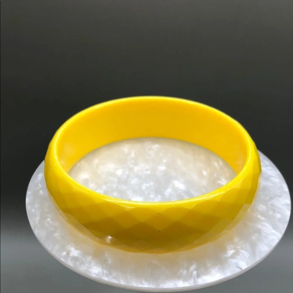 Bundle lot 4 yellow vintage acrylic resin 90's bangle bracelets stack layer